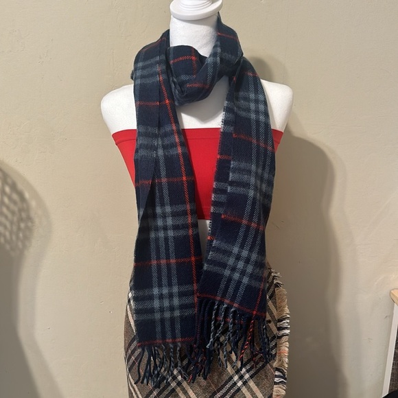 Burberrys of London Scarf - Picture 4 of 5